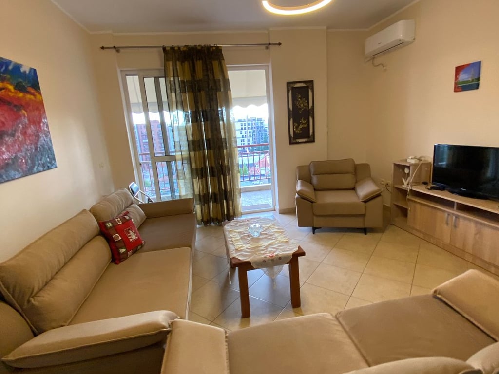 Affittasi appartamento 2+1+2 in Myslym Shyri.