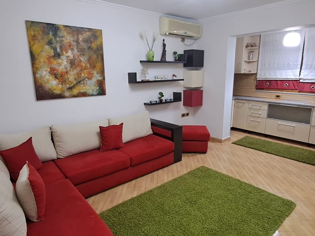 Apartament 1+1 me qira tek Drejtoria e Higjenes tek Rruga e Elbasanit!