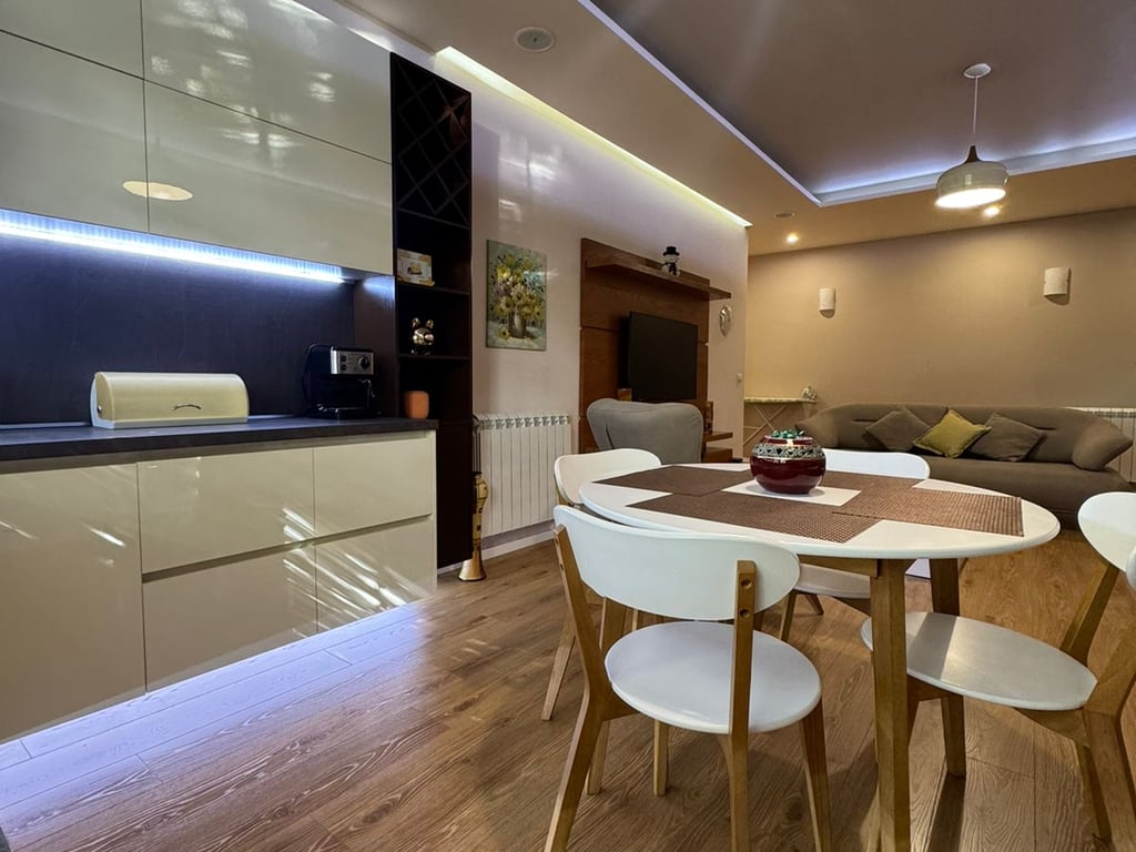 JEPET ME QIRA APARTMENT 2+1+2 TUALETE +2 BALLKONE, PRANE SPITALIT NENE TEREZA, TIRANE