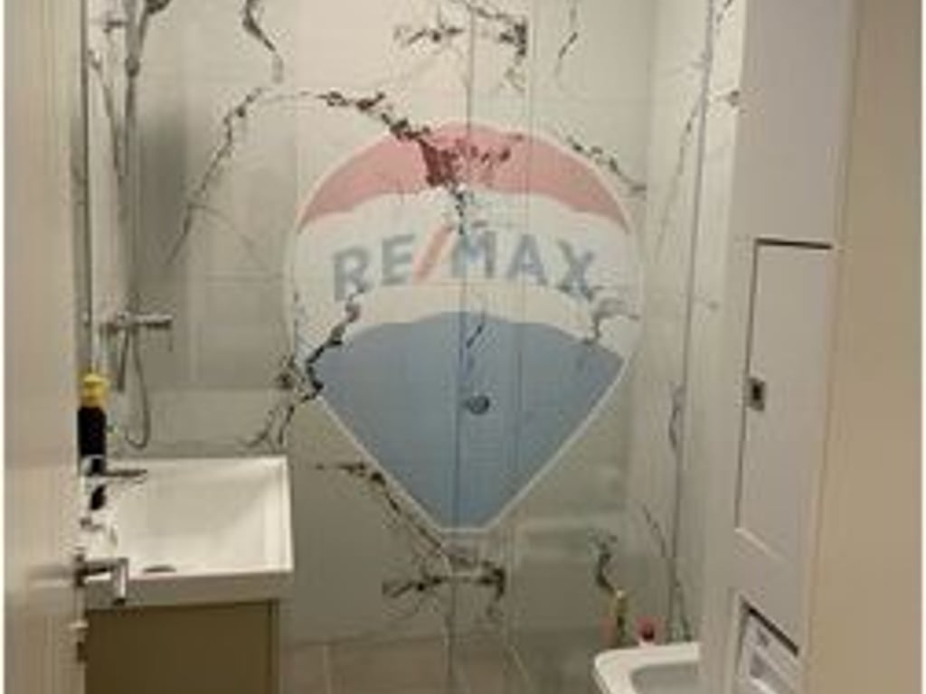 A 2+1+2 apartment is for rent in Bllok.
