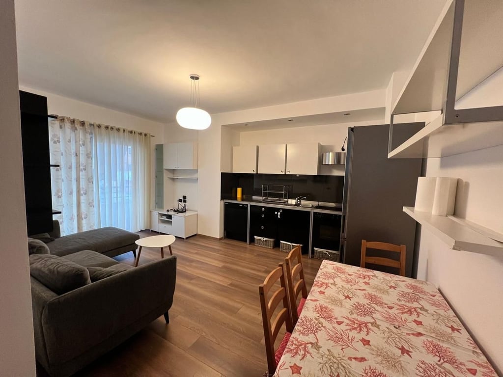 Affittasi appartamento 2+1 a Kodra e Diellit.