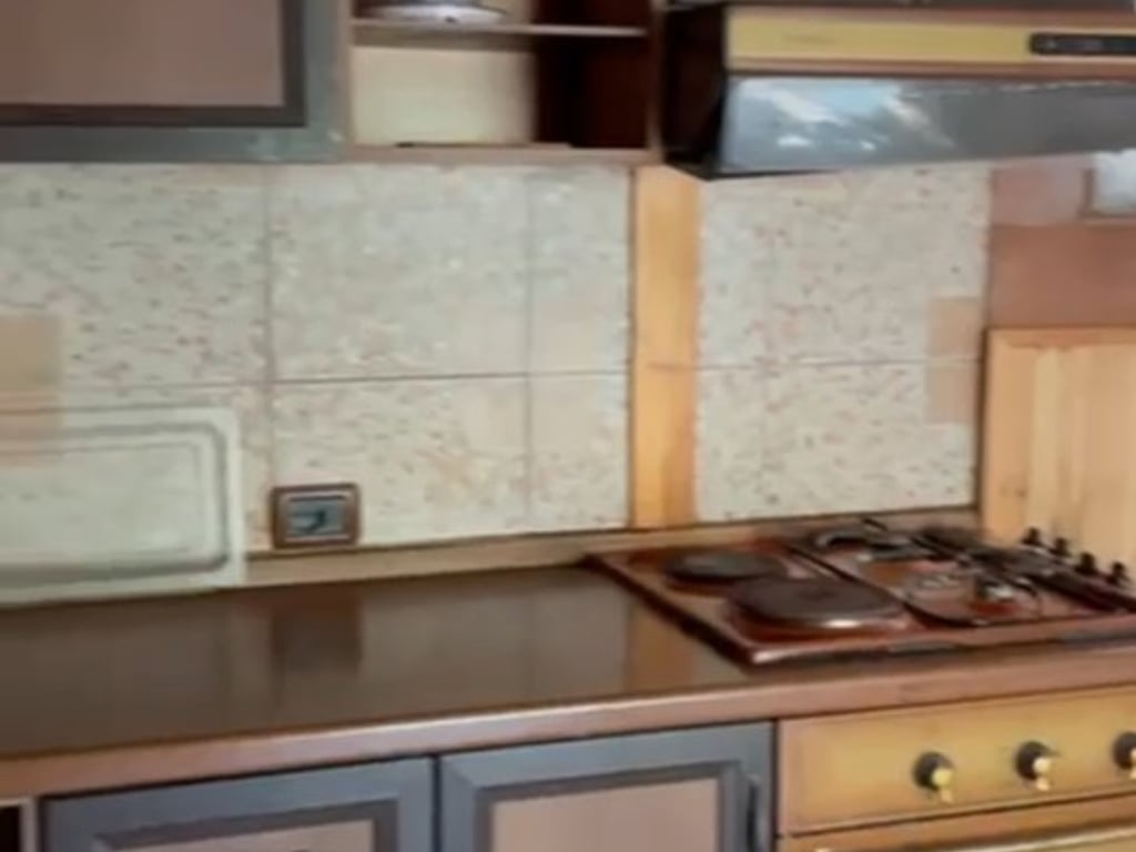 JEPET ME QERA 1+1 KATI I PARE SHPI PRIVATE TE ISH TREGU ELEKTRIK