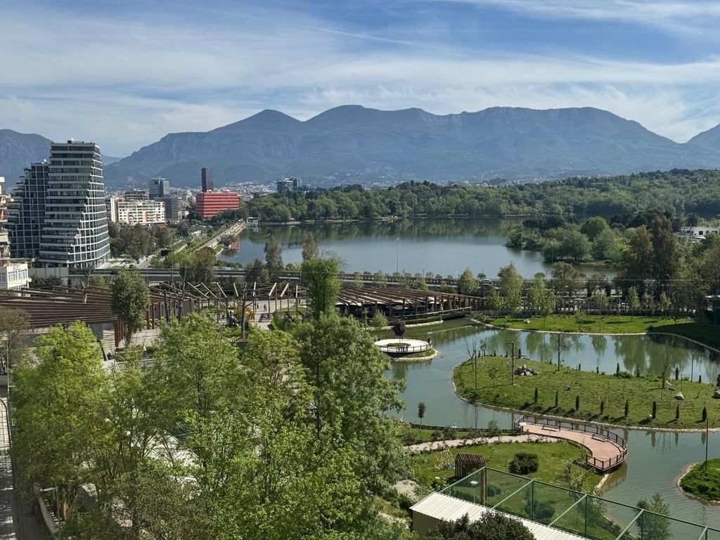 Shitet apartament 2+1+2 tek Kopshti Zologjik    