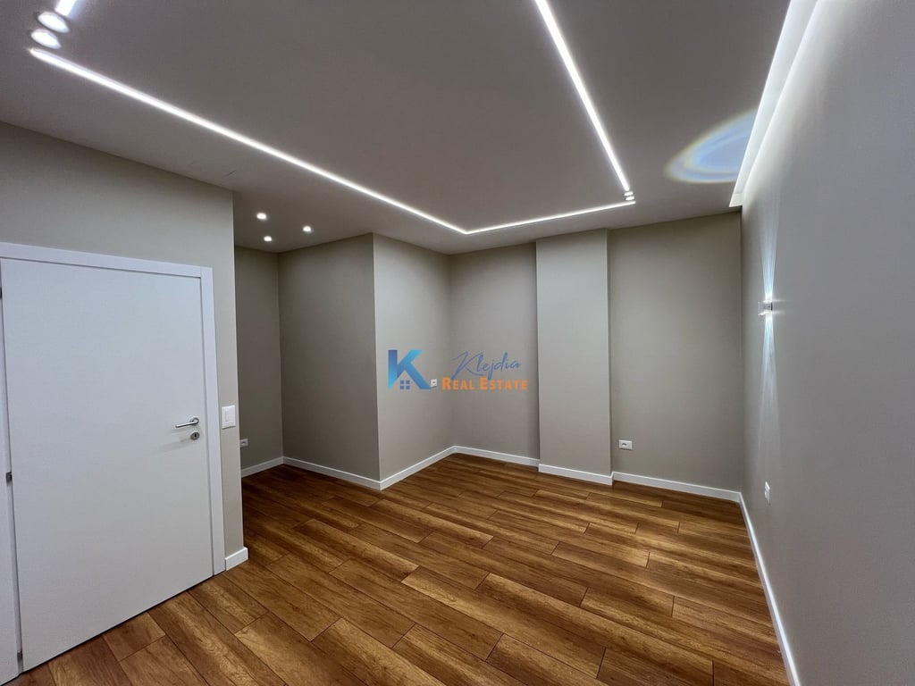 1+1 per SHITJE te Rruga e Kavajes