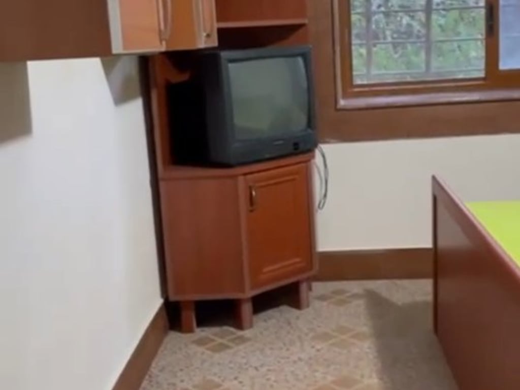 JEPET ME QERA 1+1 KATI I PARE SHPI PRIVATE TE ISH TREGU ELEKTRIK