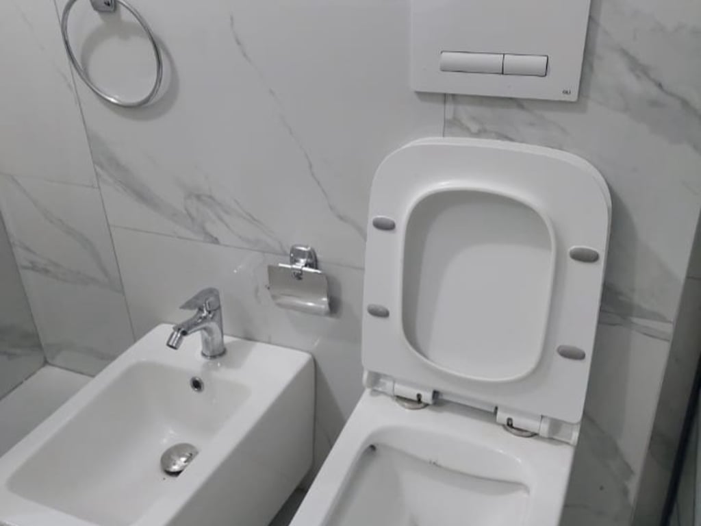 Affittasi appartamento 1+1, Ali Demi vicino alla Scuola Kushtrimi i Lirise Prezzo: 450 mila lekë