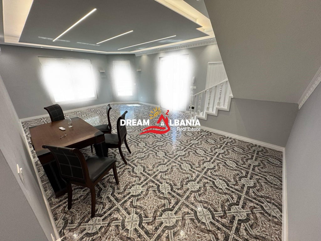 Villa in vendita in Via Elbasanit, nella zona delle Ville Tedesche, a Tirana (ID 4151190)