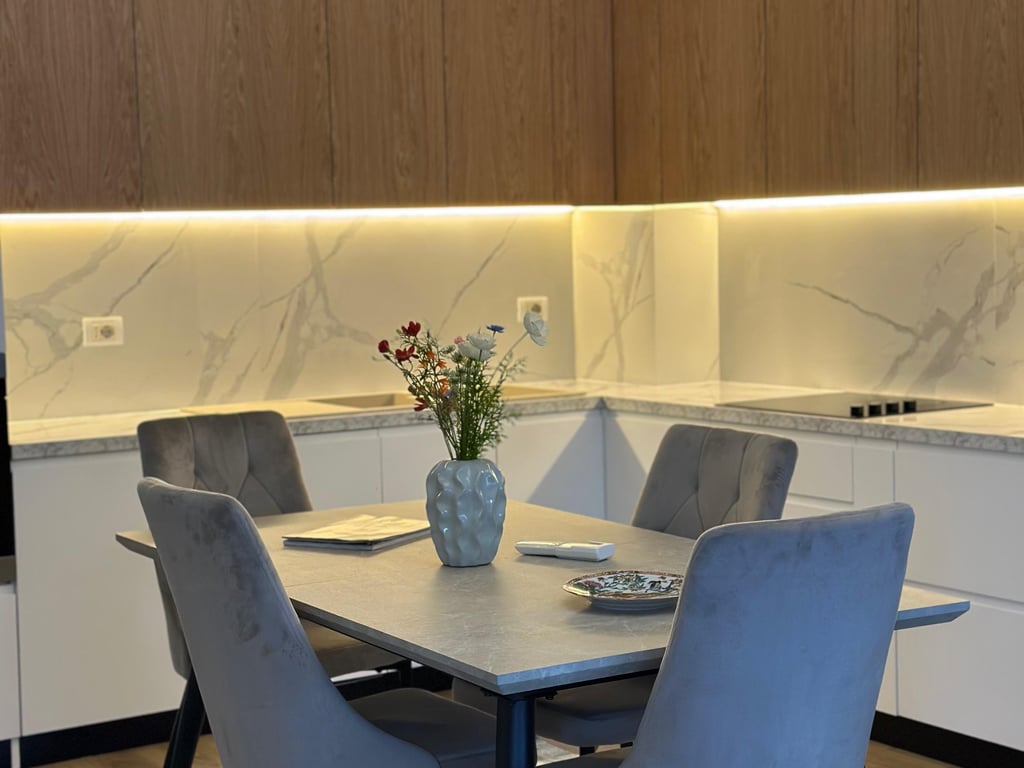 2+1+2 apartment for rent in Shallvaret.