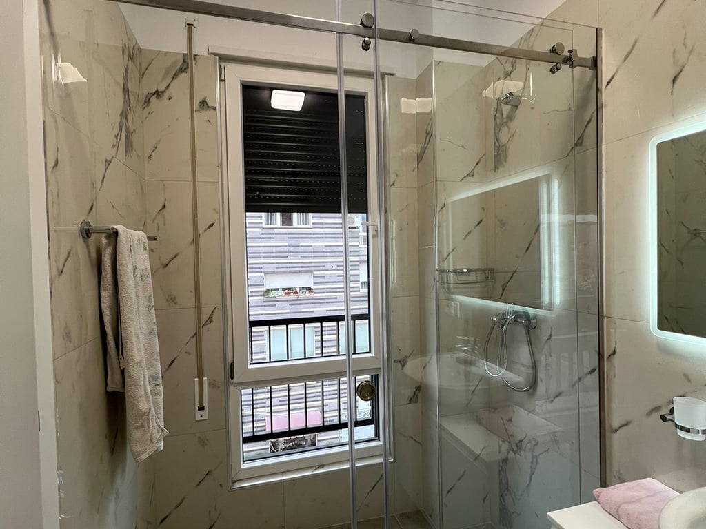 Porcelain is for rent 2+1+2.