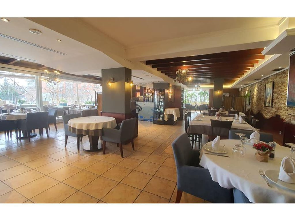 Business opportunity, 500m2 restaurant in Brryli!