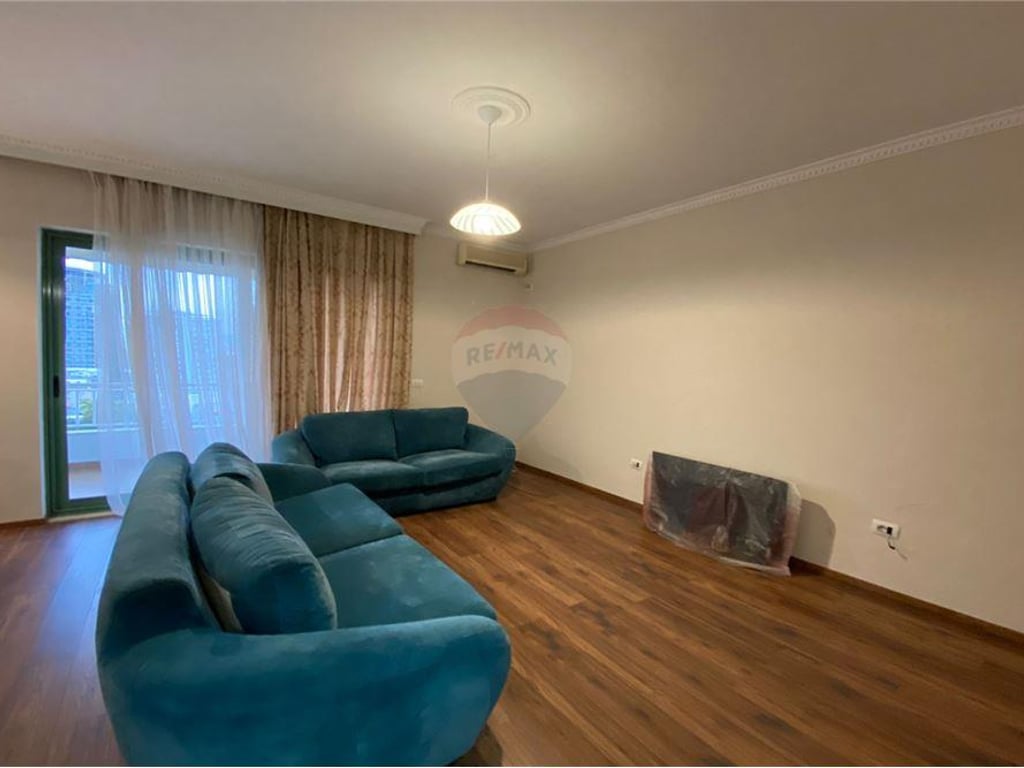 Apartament 2+1 me qira prane Librit Universitar!
