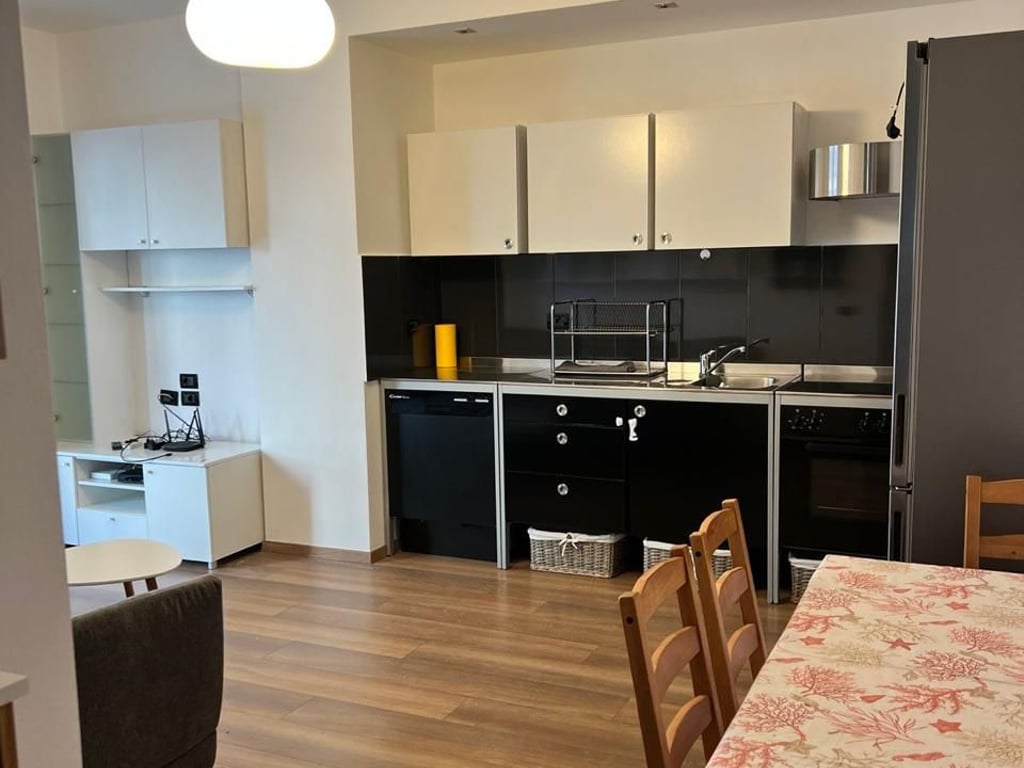 Affittasi appartamento 2+1 a Kodra e Diellit.