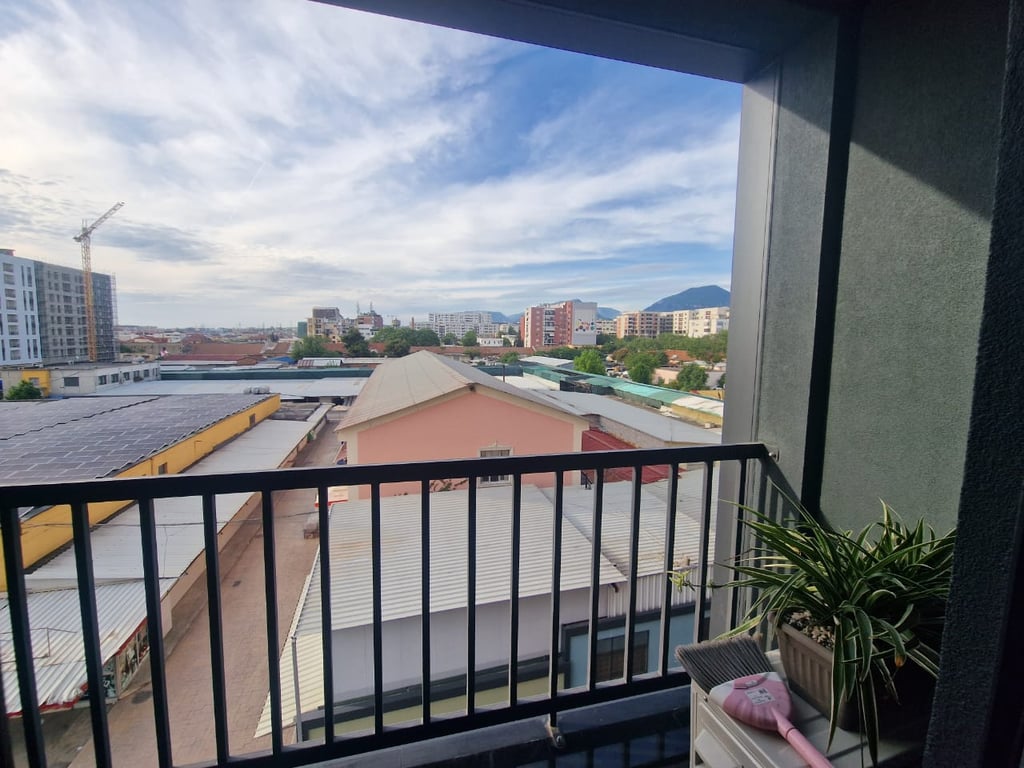 Apartment 2+1+2 bathrooms for rent at Tregu Dinamo.