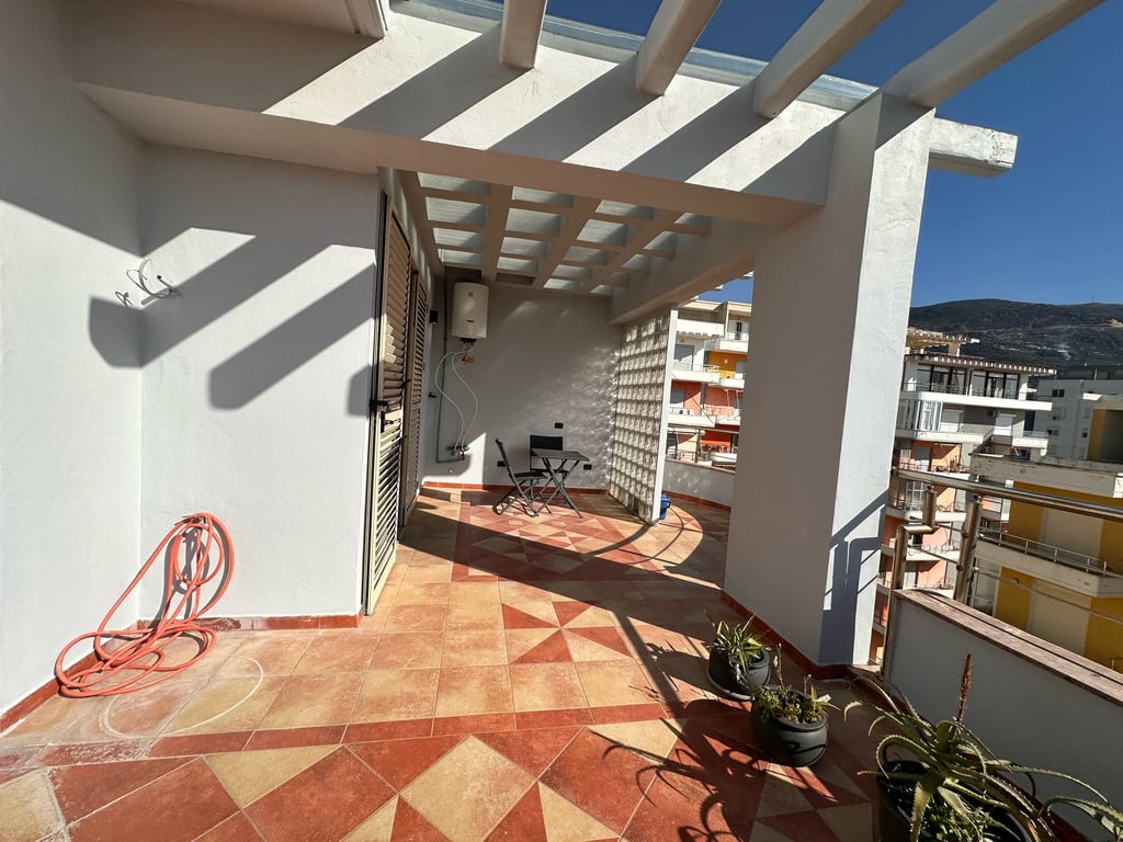 VENDESI PENTHOUSE 2+1+2 SUL LUNGOMARE!!