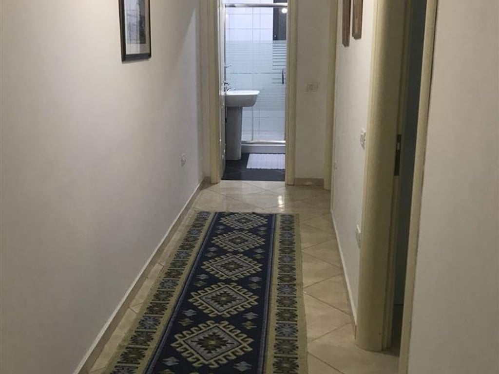 A 2+1+2 apartment is available for rent in Yzberisht.