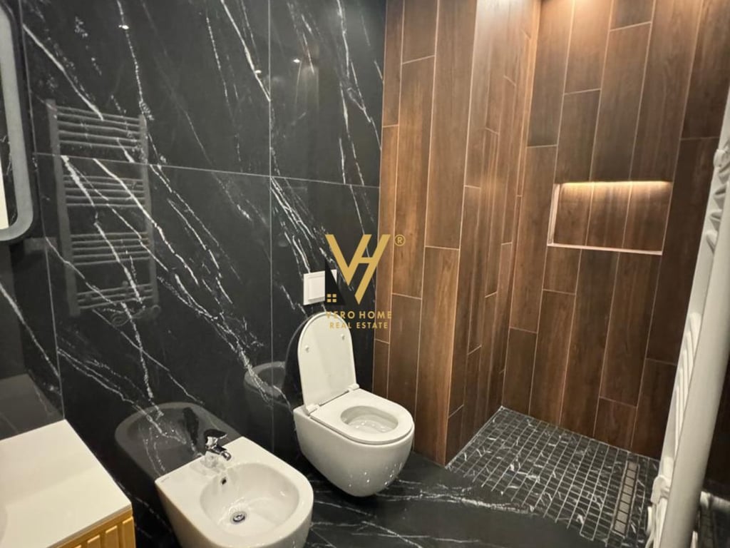 AFFITTASI APPARTAMENTO 3+1+2+BOX IN VIA KAVAJES 2.500 EURO