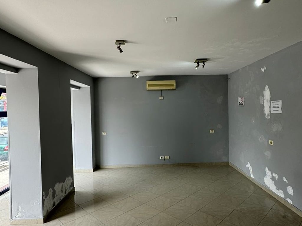 ⚜️Shop for sale by the Kavaljon promenade, Kavajë⚜️