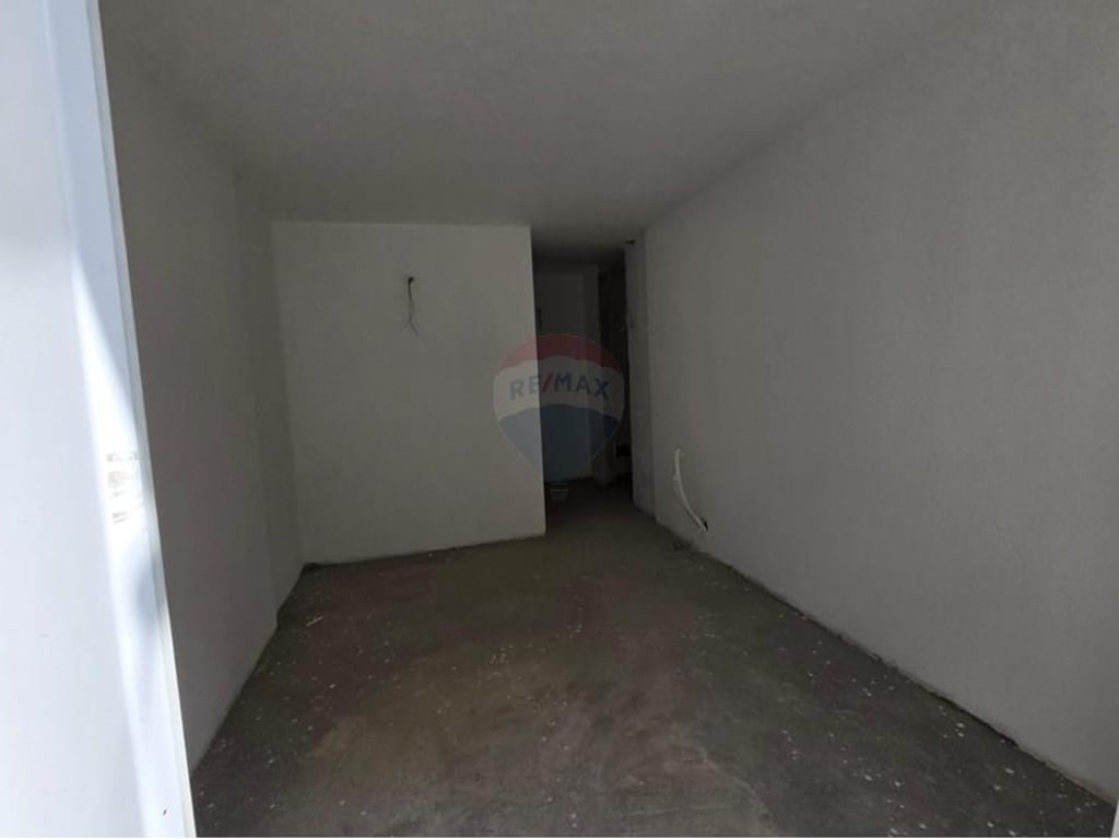 2+1+2 apartment for sale at Pazari i Ri