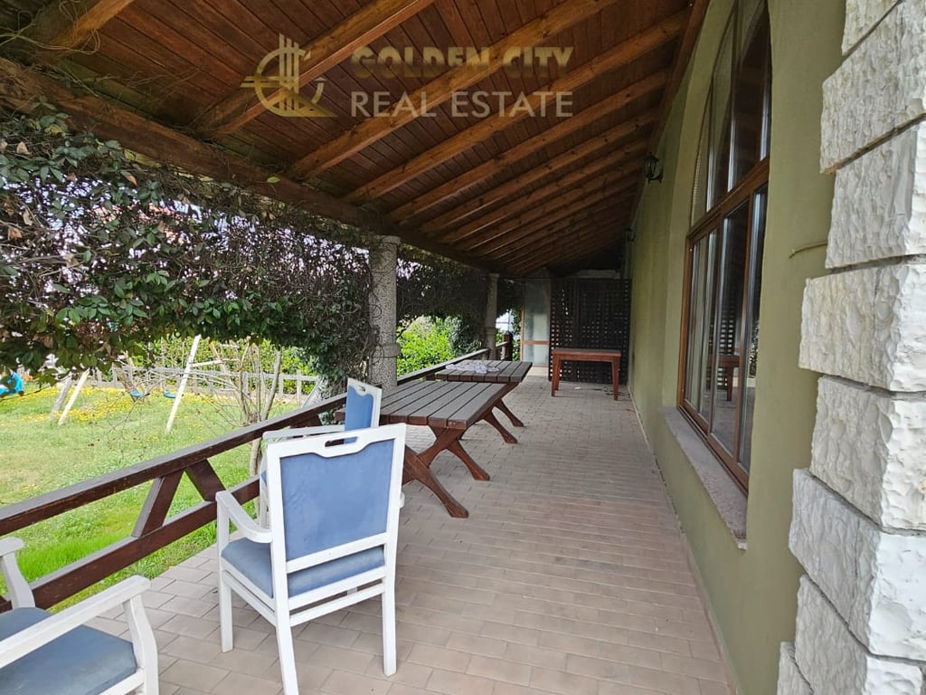 Jepet Bar Restorant me qera