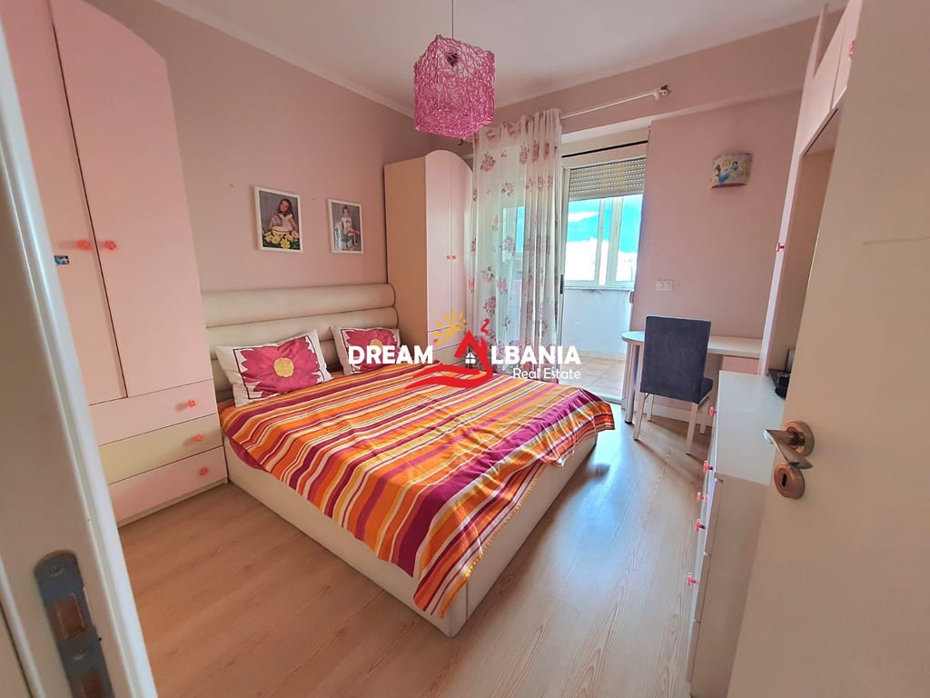 Apartament me qera 3+1 me post parkimi, te Rruga e Barrikadave afer shkolles Lidhja e Prizrenit ne Tirane (ID 4231321)