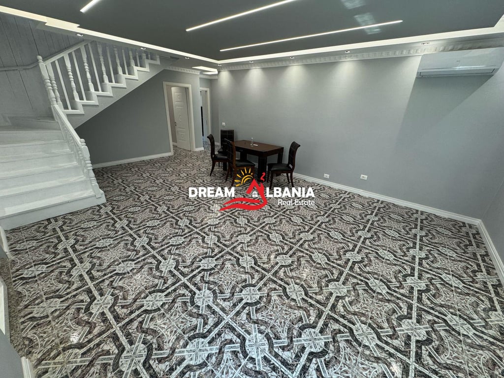 Villa in vendita in Via Elbasanit, nella zona delle Ville Tedesche, a Tirana (ID 4151190)