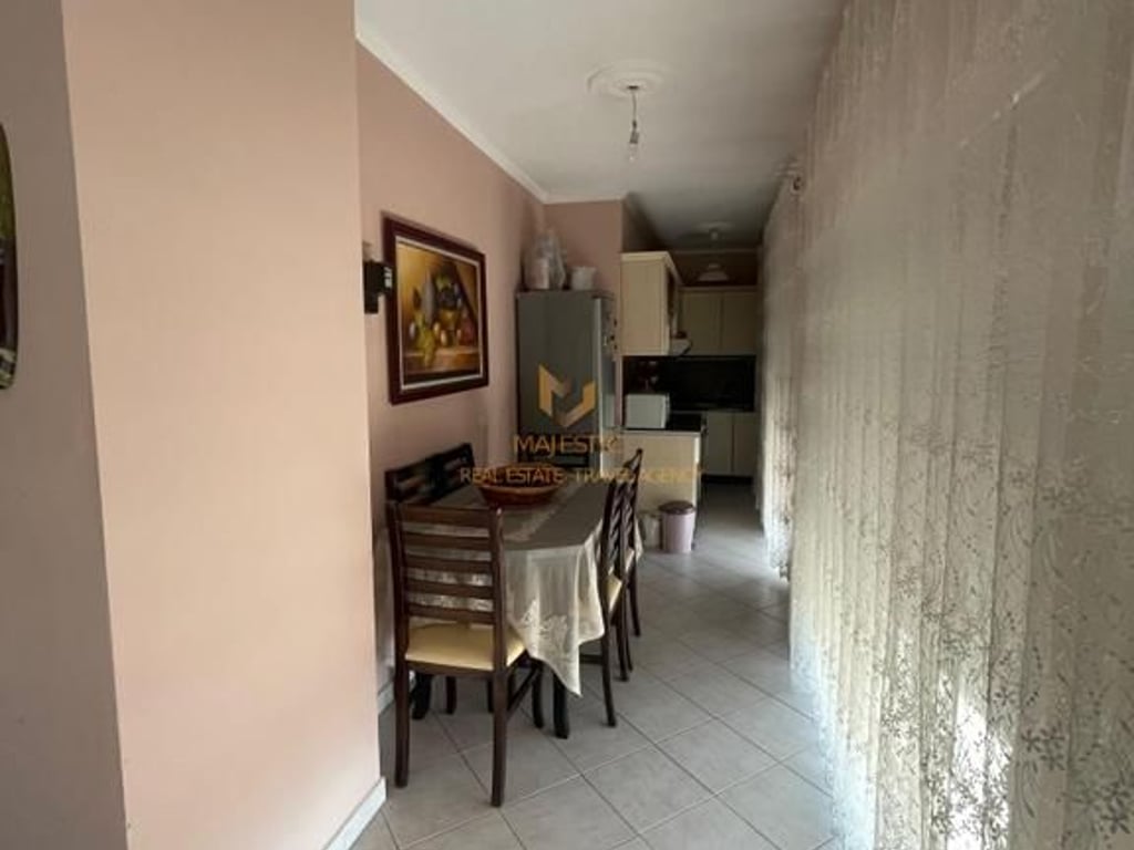 si affitta appartamento 2+1+2 posti auto presso l'ex piazza Shqiponja