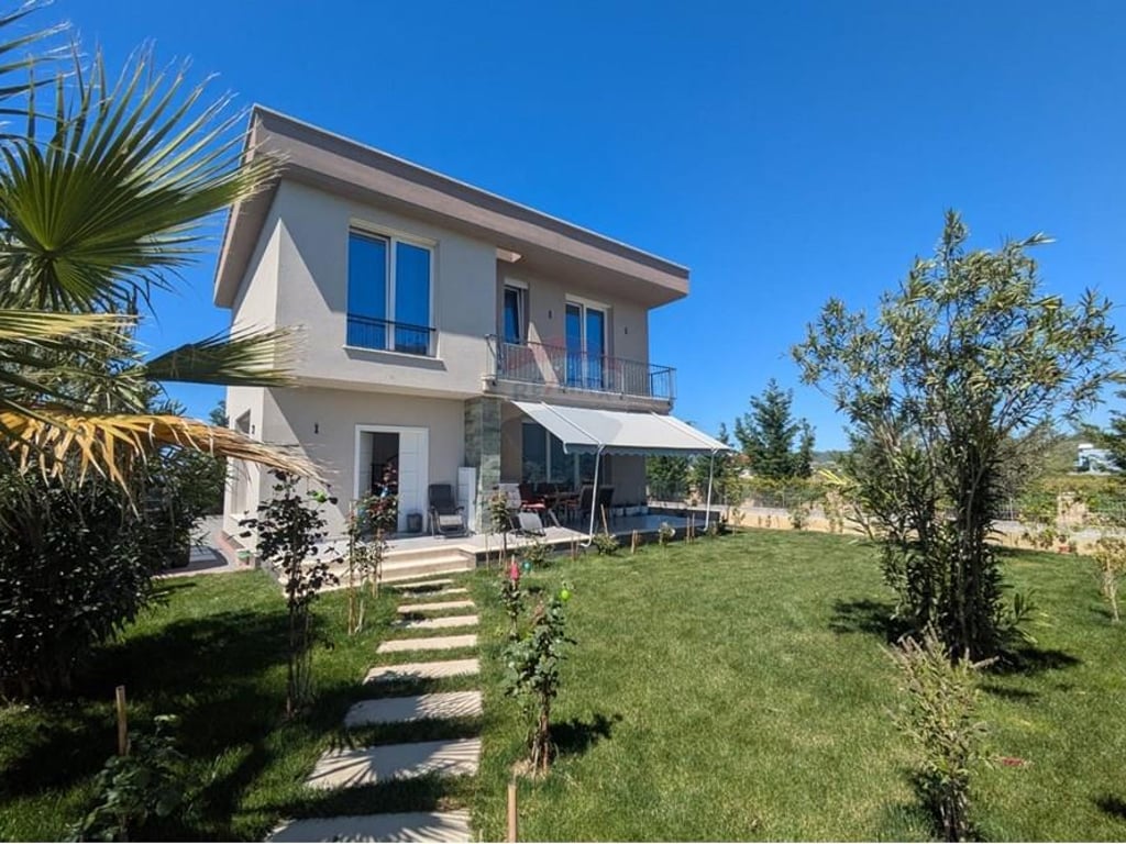 Modern villa for sale in Lalzi Bay