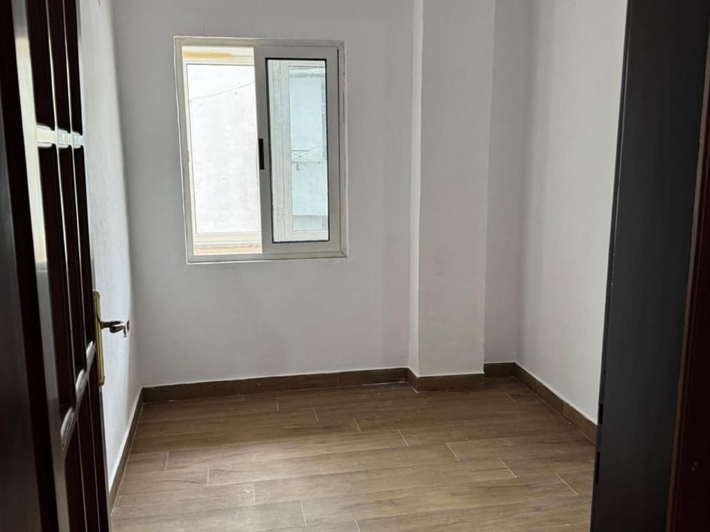 Ambient biznesi per qera 5+1+2 me Pamje nga Sheshi Willson