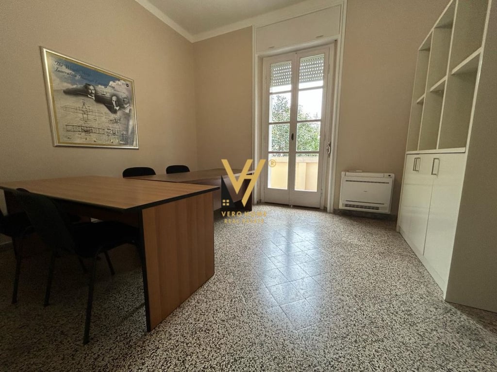 JEPET ZYRE 127 M2 ME QERA TE STADIUMI DINAMO 1.000 EURO