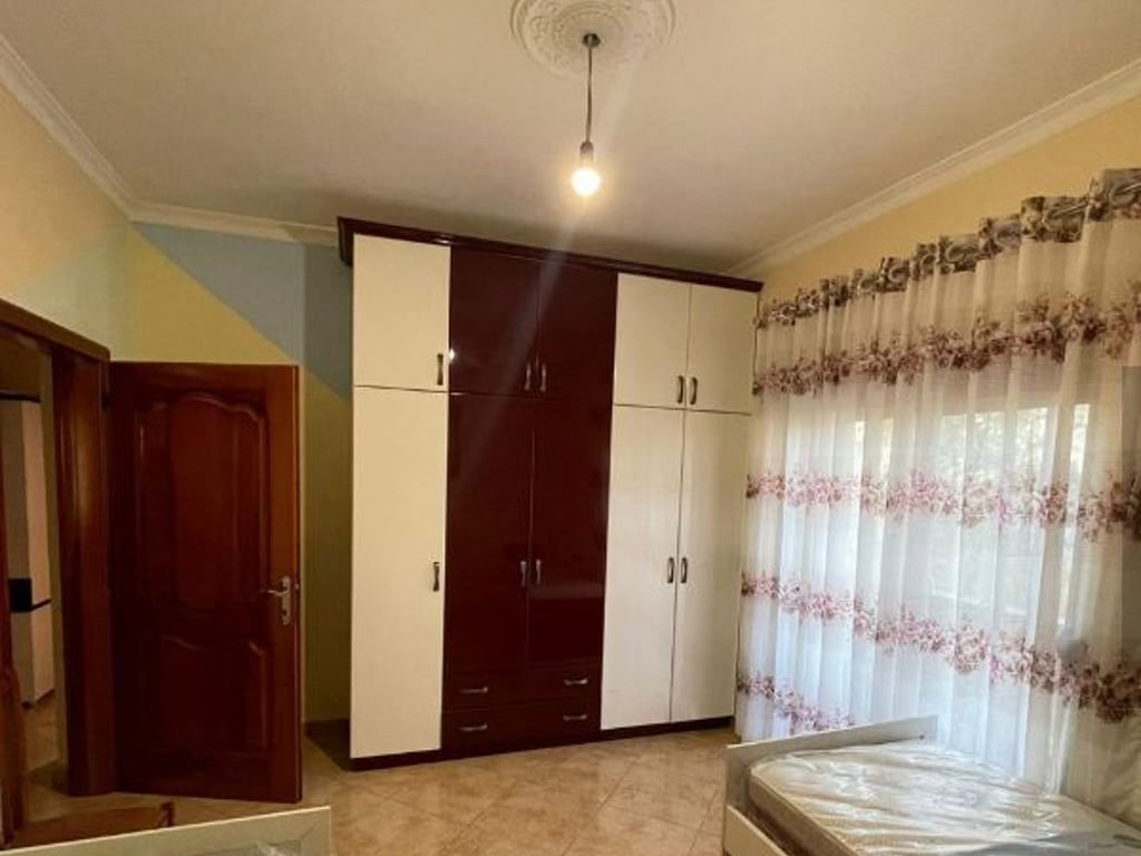 SHTEPI ME QERA - FRESKU