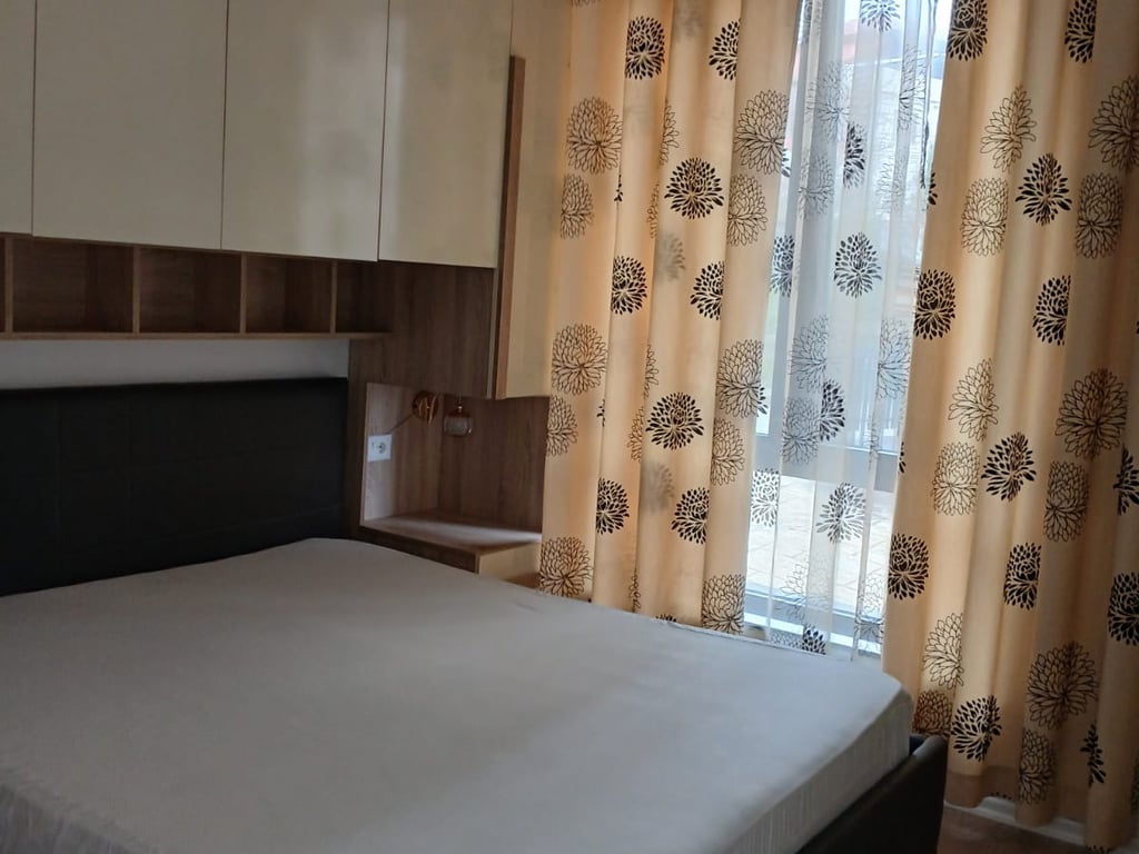 Jepet me qera hyrje 1+1 Kombinat