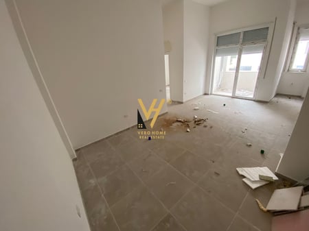 JEPET ZYRE 100 M2 ME QERA NE QENDER 1.000 EURO