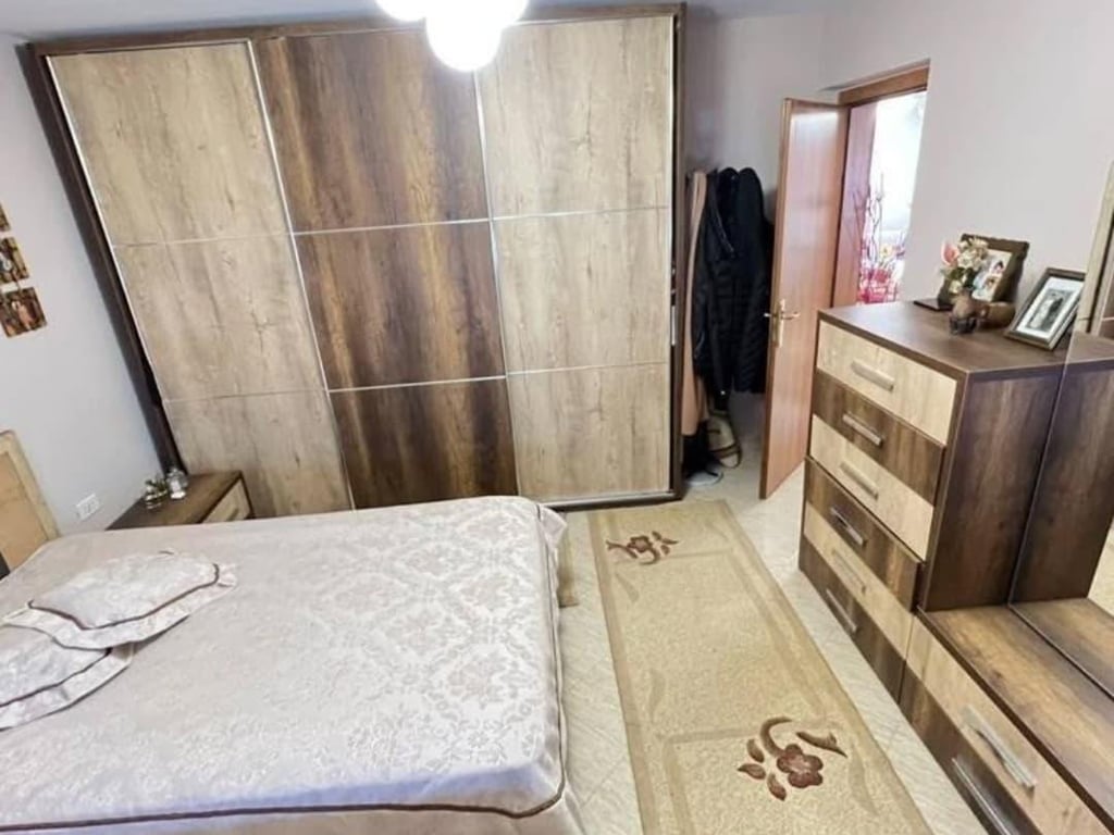 Apartament 2+1 me qira tek Sheshi Shtraus