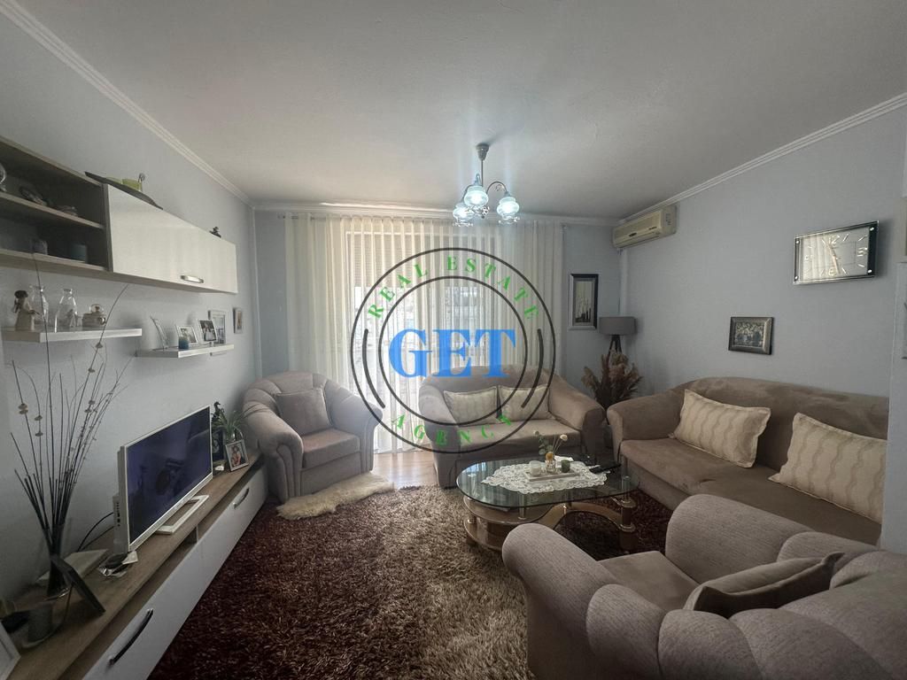 Shitet Apartament 2+1,Prane Shkolles "Qemal Mici", Durres  Stadiumi 85,000 €
