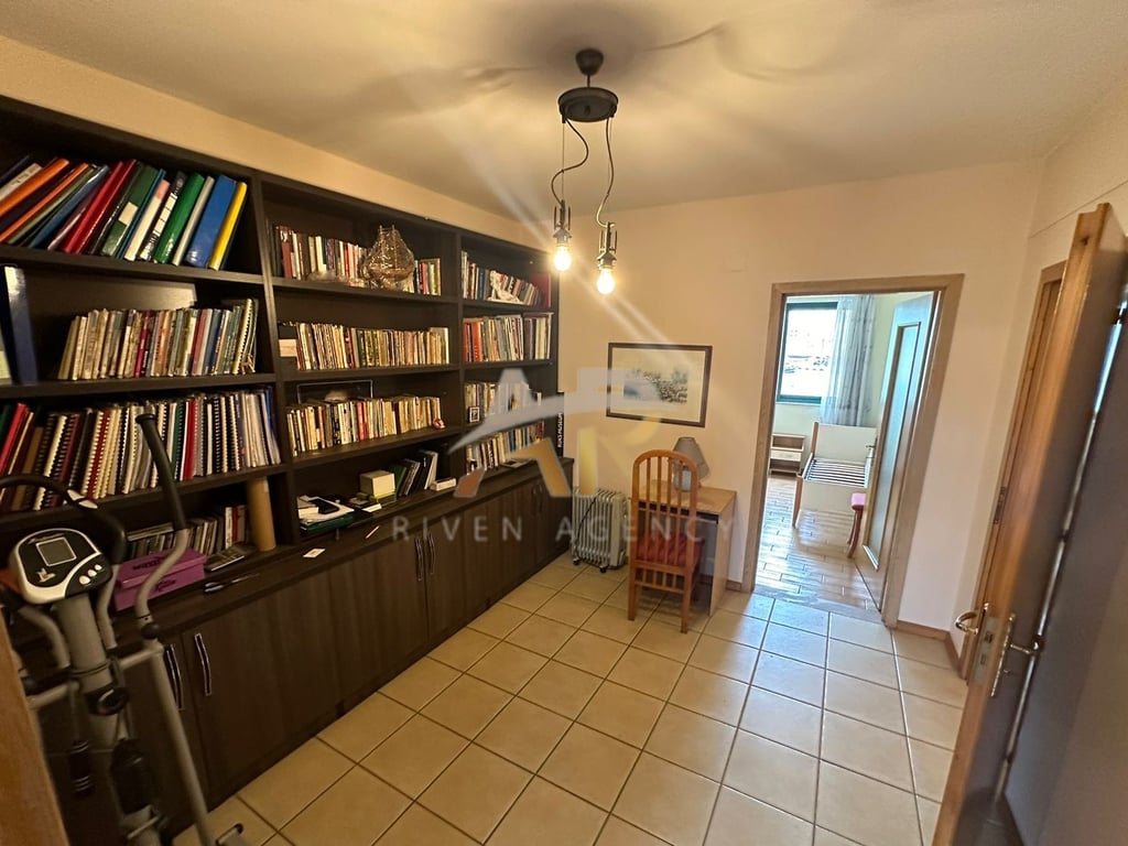 Jepet me qera apartament 3+1+kuzhinë më vete në Vasil Shanto