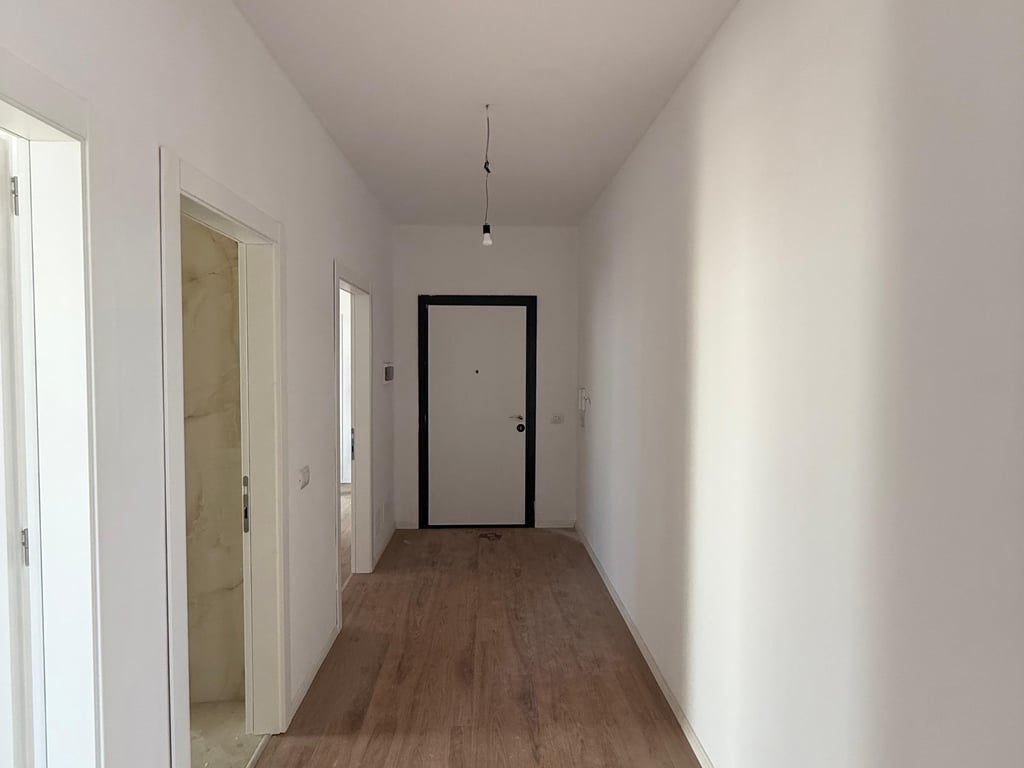 Apartament 3+1 tek Clover Residence per zyra tek Ish-Fusha e Aviacionit. 