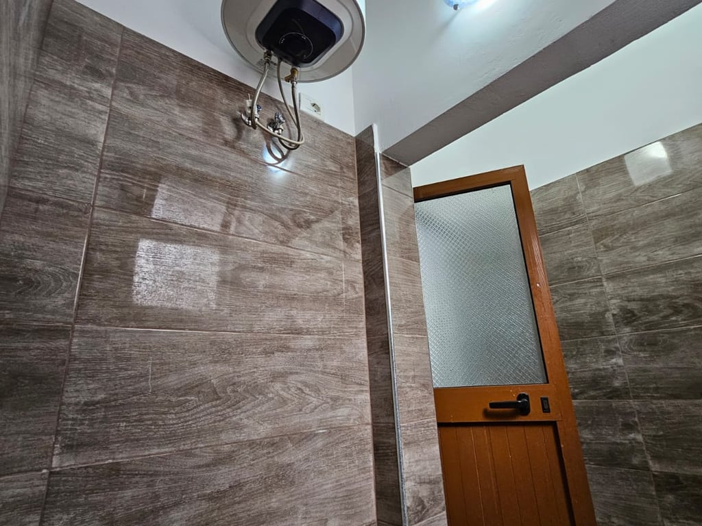 Jepet me qera Apartamenti 1+1 , Selite prane Universitetit Marin Barleti Cmimi: 400 euro