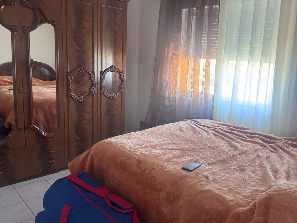 Affittasi Appartamento 2+1; ex Ristorante Durresi via Memo Meto Prezzo: 450 mila lekë