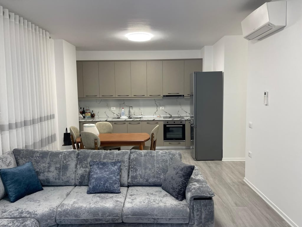 Affittasi appartamento 2+1+2 + posto auto, in Don Bosko presso Trio Towers.