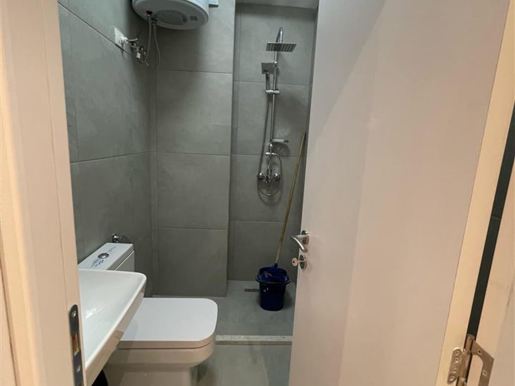 Vendesi appartamento 2+1 in Via Dritan Hoxha.