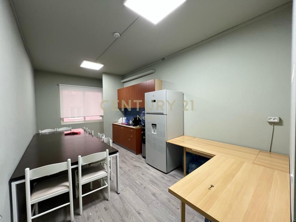 🏙️ Ambient Zyrash me Qira në Bllok – 300 m² Modernitet dhe Komoditet