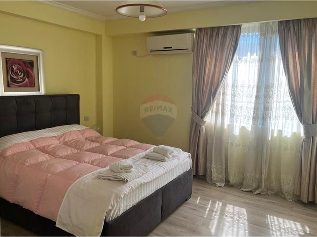 Apartment (3+1+2) for rent on Zogu I Boulevard.
