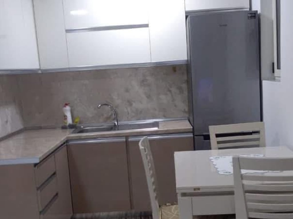 Jepet apartament me qera 1+1 Ish Restorant Durrsi