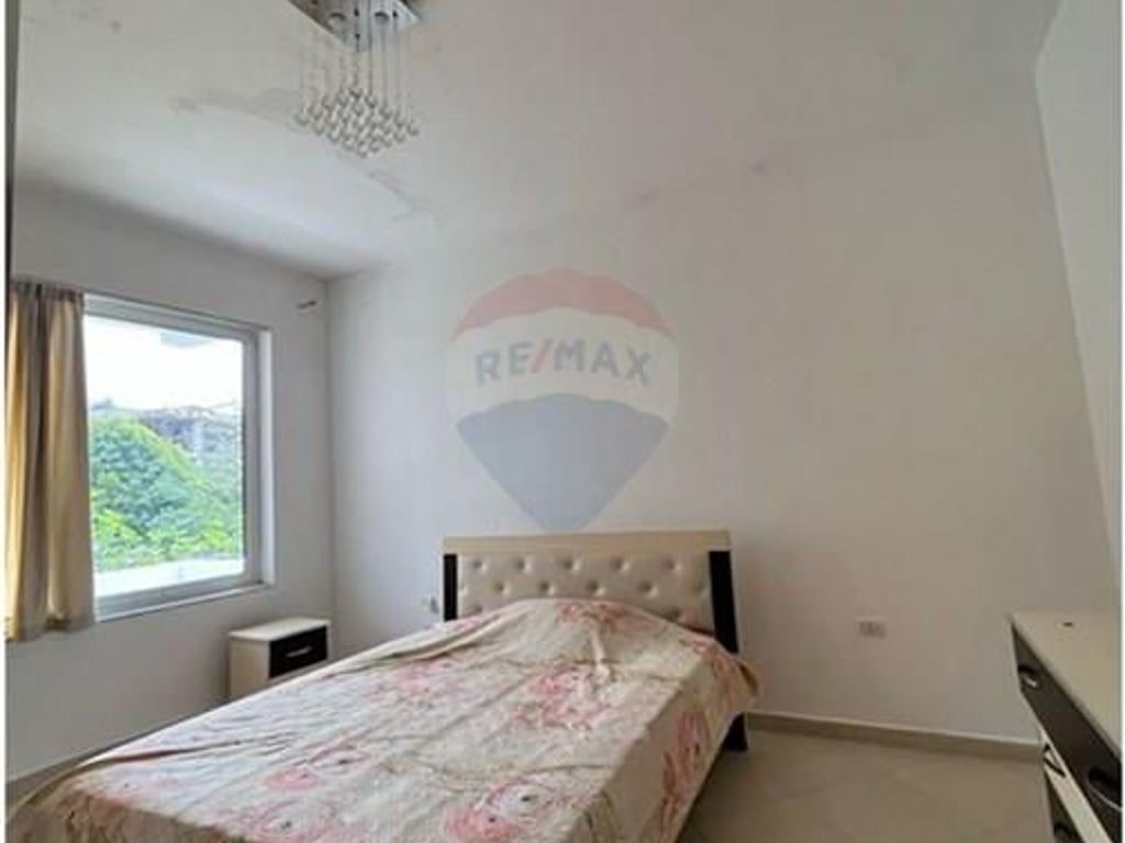 Si affitta il secondo piano di una villa presso il Campo dell'Aviazione.