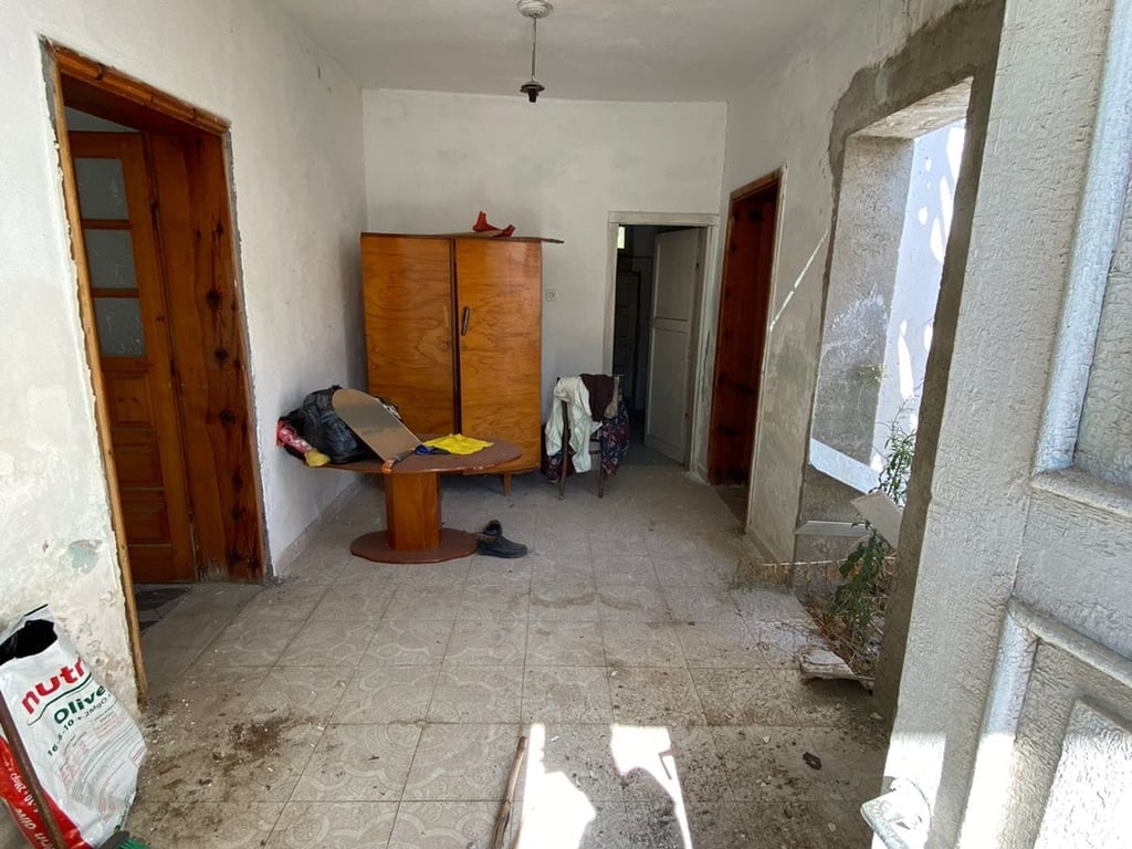 Kavaje, shtëpi e vjetër me truall, pak m nga shetitorja "Josif Budo", Kavaje