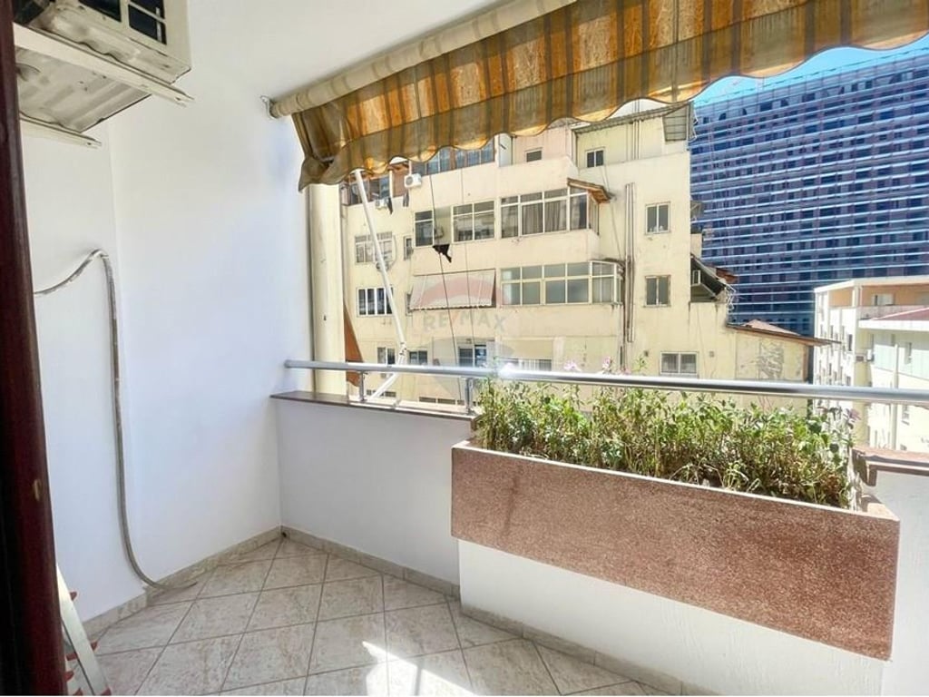 Apartament 2+1 me qira ne komune 