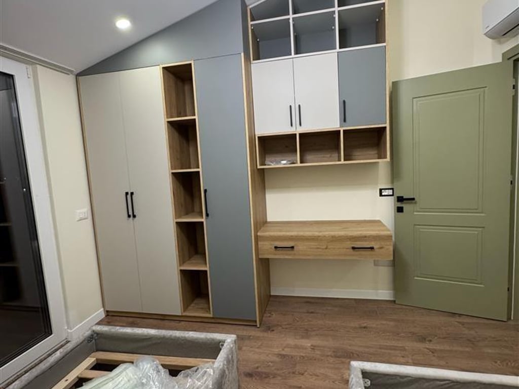 Jepet me qera vil 2 kateshe te tegu 4+1+ post parkimi