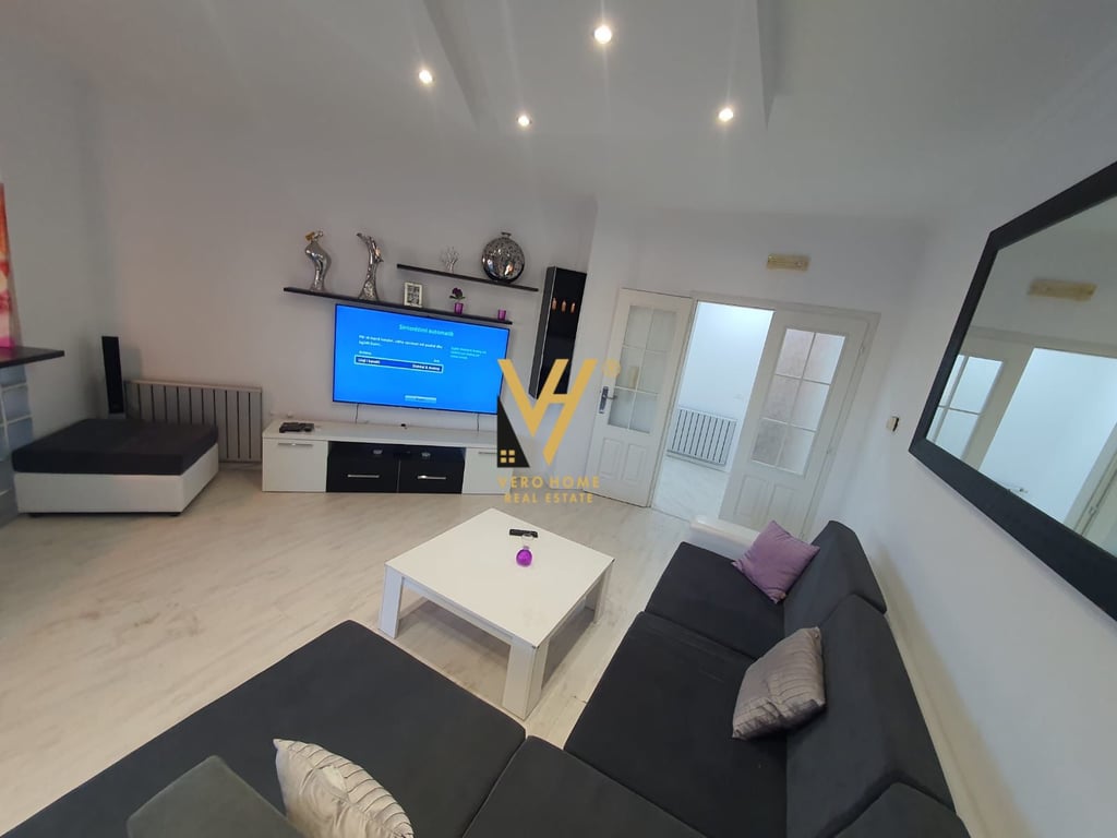 JEPET APARTAMENT 3+1+2 ME QERA TE KOMUNA E PARISIT 700 EURO