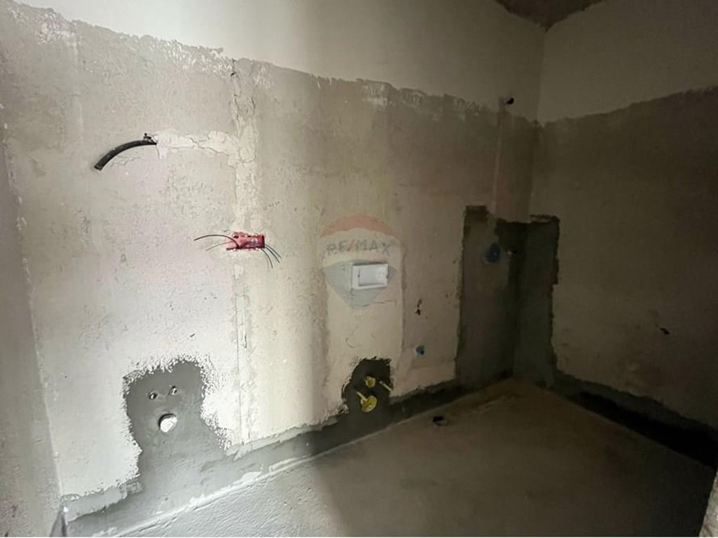 2+1+2 APARTMENT FOR SALE AT KOMUNA E PARISIT