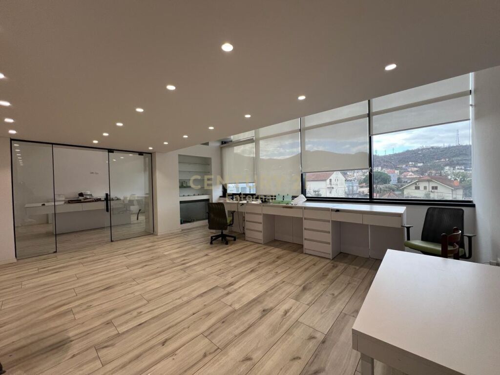   🏢 NJËSI KOMERCIALE PËR SHITJE TEK AMERIKAN 3! | COMMERCIAL UNIT FOR SALE AT AMERIKAN 3!